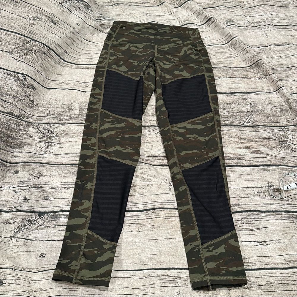 Women’s Virus Camo Moto Style Leggings Size Medium